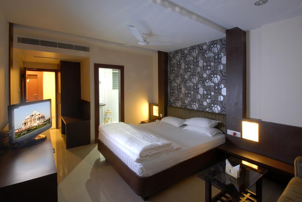 Hotel Tulsi Exotic Bhopal Exterior foto